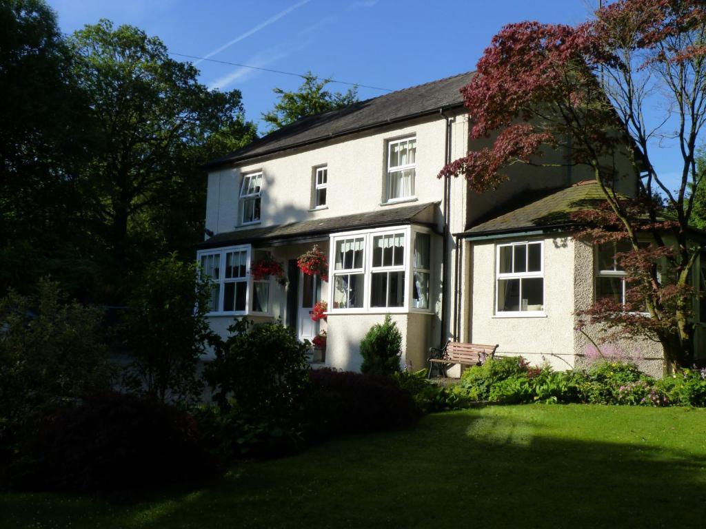Lyndhurst Guest House Ulverston Eksteriør billede