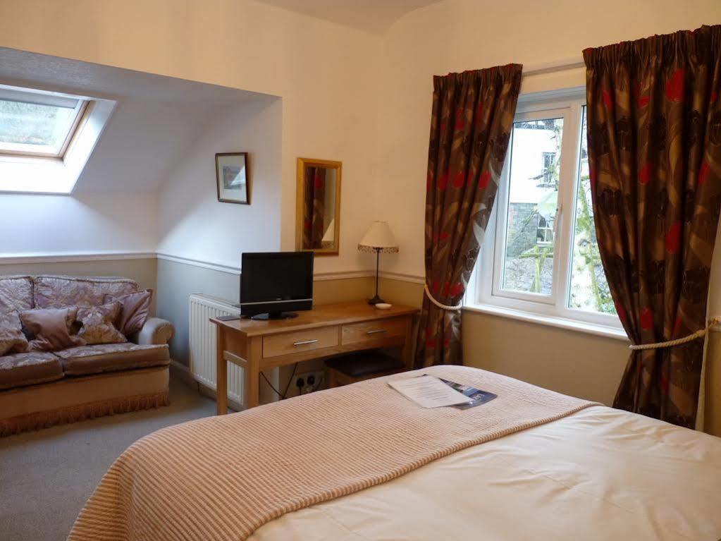 Lyndhurst Guest House Ulverston Eksteriør billede