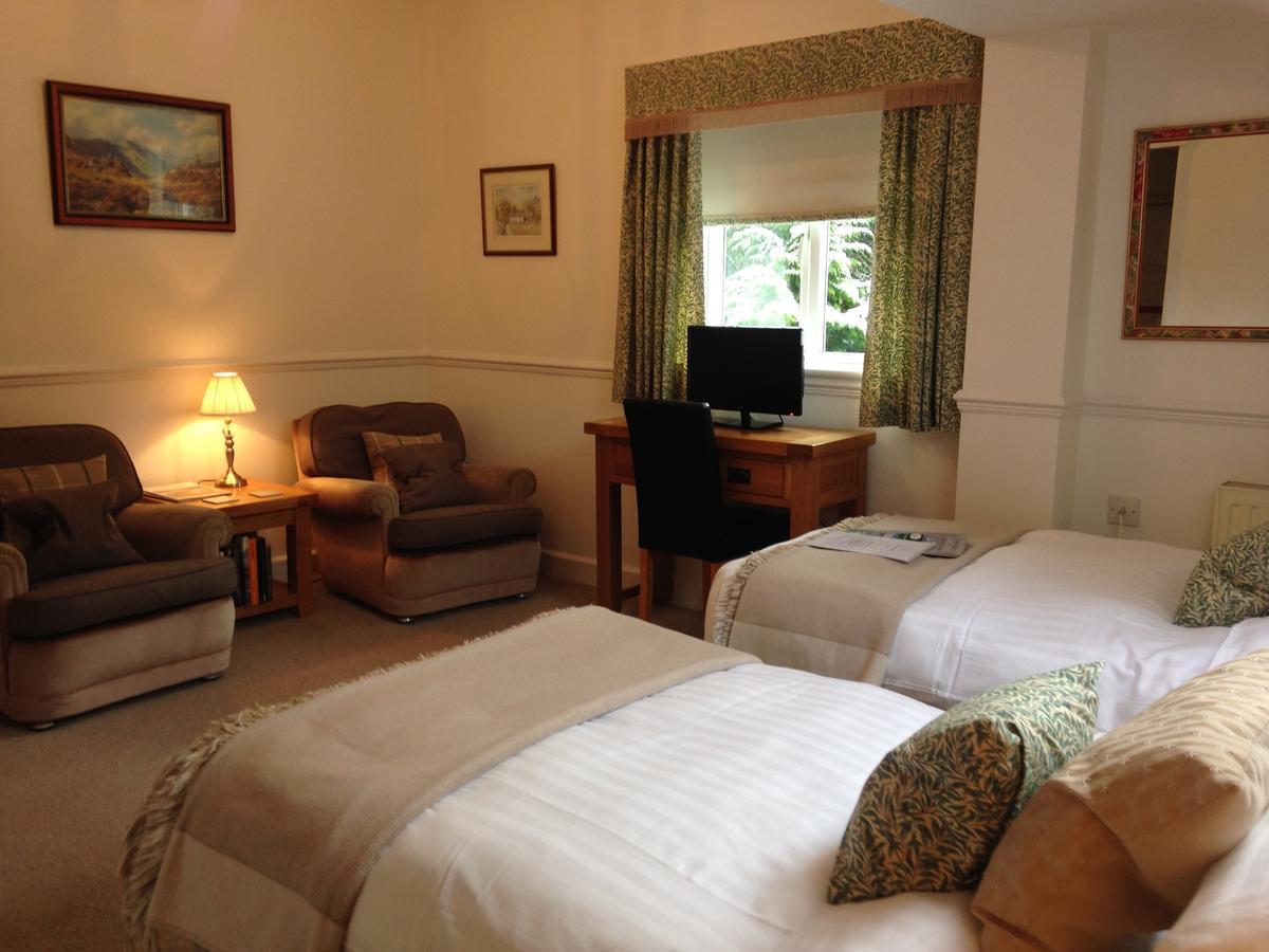 Lyndhurst Guest House Ulverston Eksteriør billede